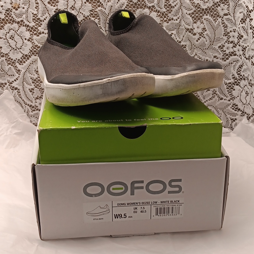 Oofos 00MG EEZEE LOW women's size W9.5